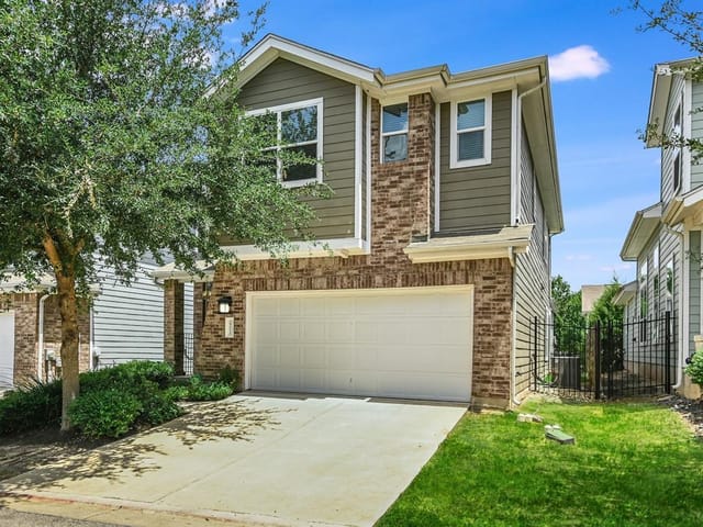 2211 Capulet St