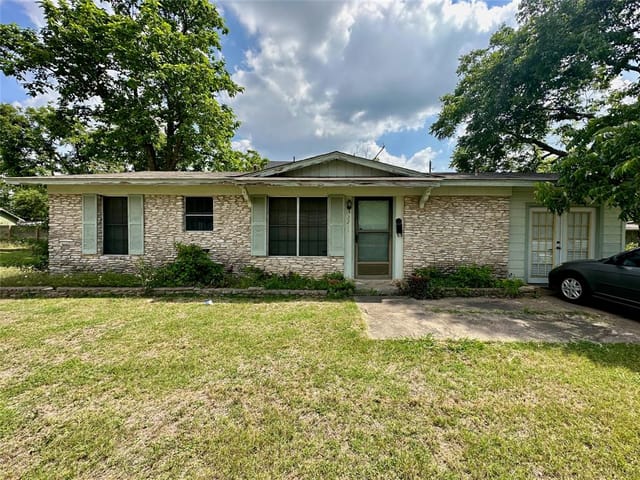 2211 Doris Dr