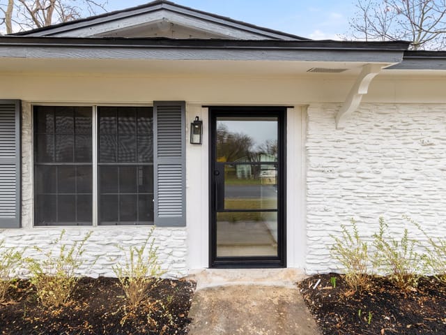 2211 Doris Dr