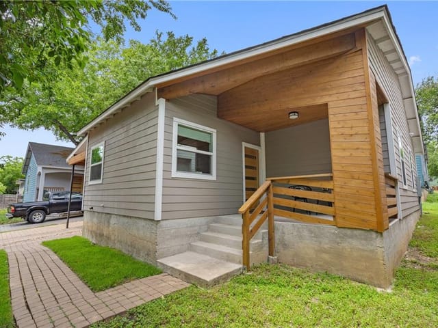 2211 E 18th St Unit #B