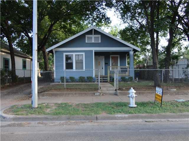 2211 E Cesar Chavez ST