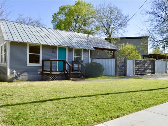 2211 Thornton Rd