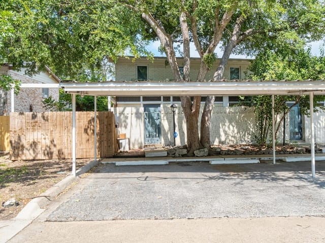2212 Del Curto Rd