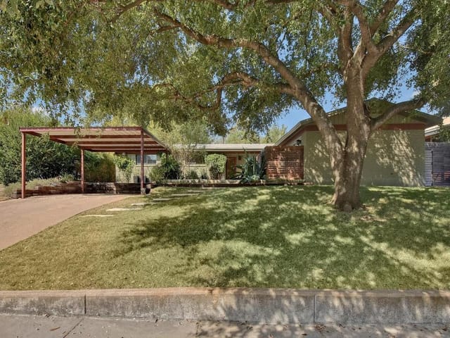 2212 EAST SIDE DR