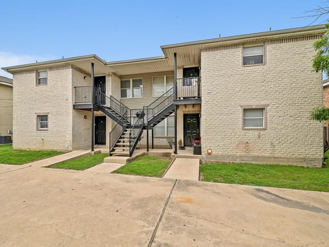 2212 Katy LN