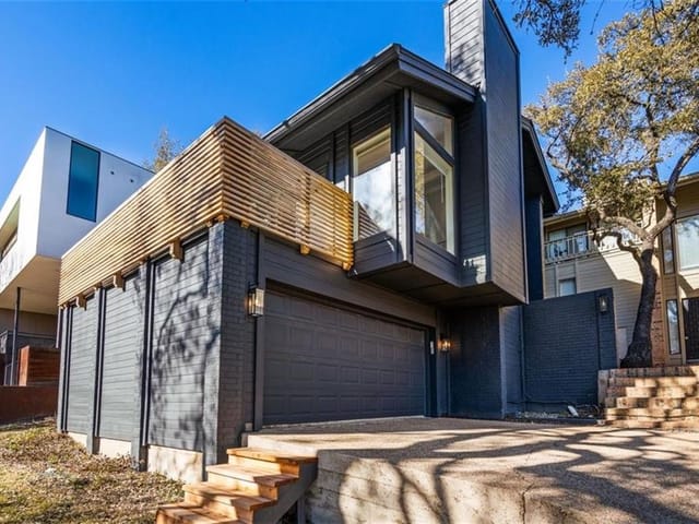 2212 Westlake DR