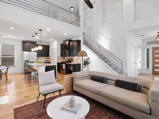 2213 Maxwell Ln