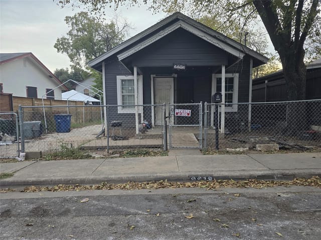 2213 Santa Maria St