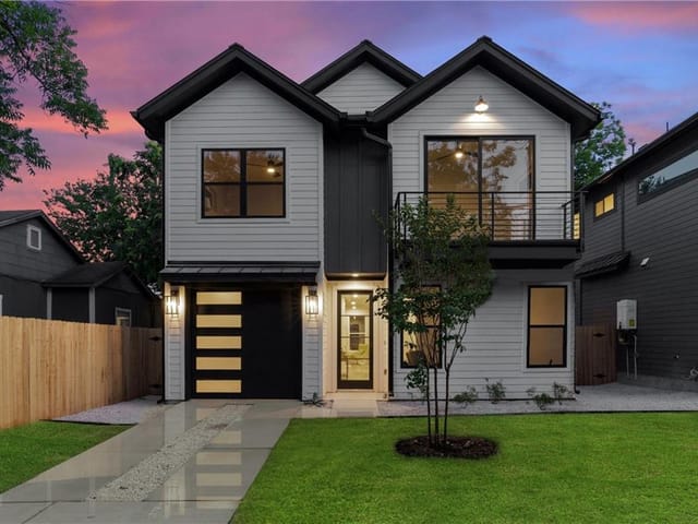 2213 Santa Rosa St