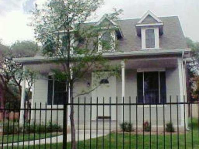 2213 WILSON St