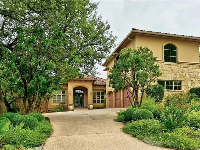 2213 Wimberly LN