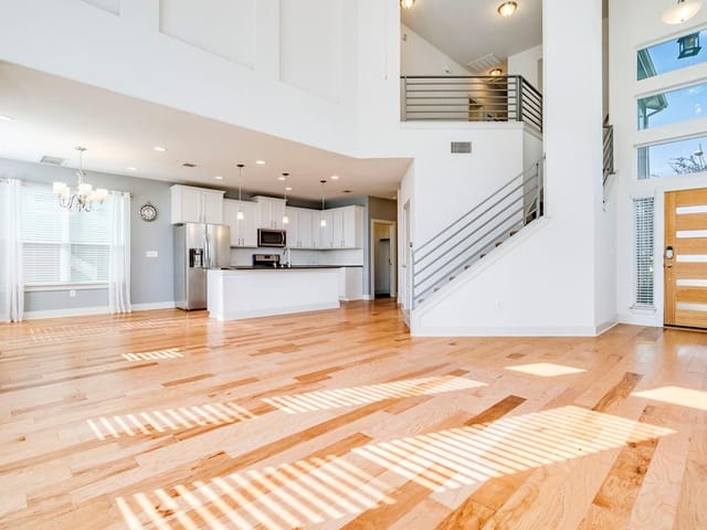 2215 Capulet St