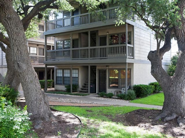 2215 POST RD Unit #2006