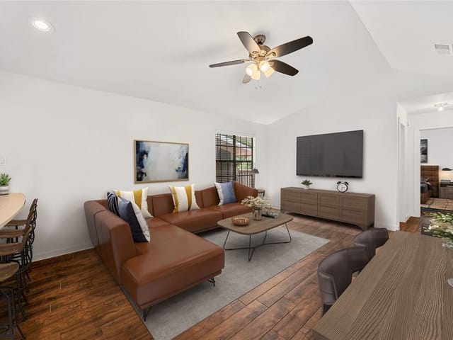 2215 Post Rd Unit #2054