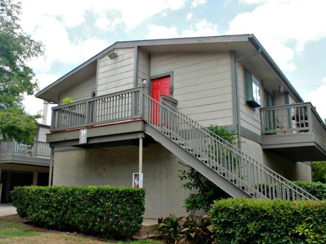 2215 Post Unit #2073