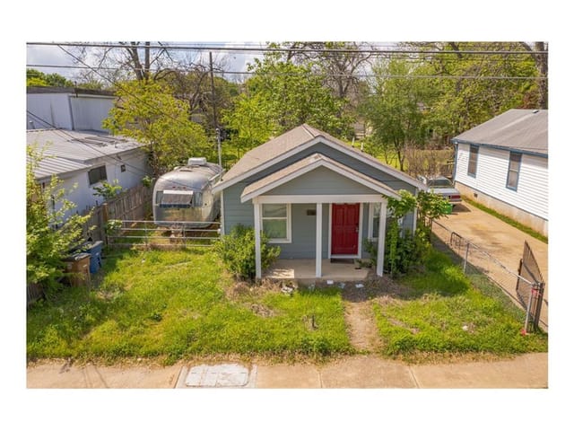 2215 Santa Rita St