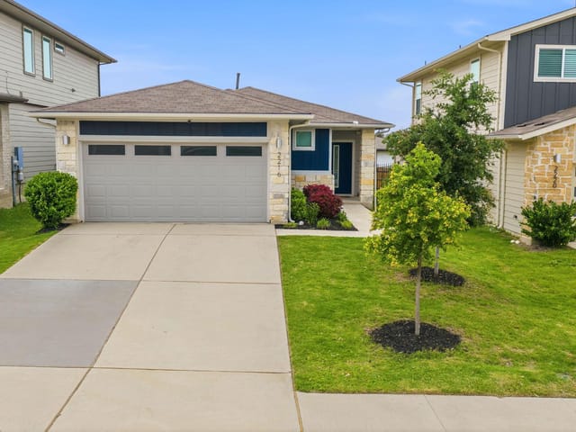 2216 Tucker LN