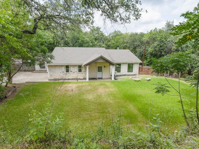 2218 Bahama RD