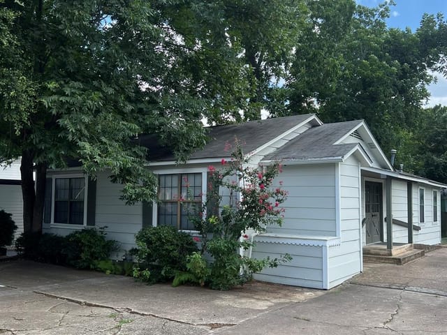 2219 Hancock Dr