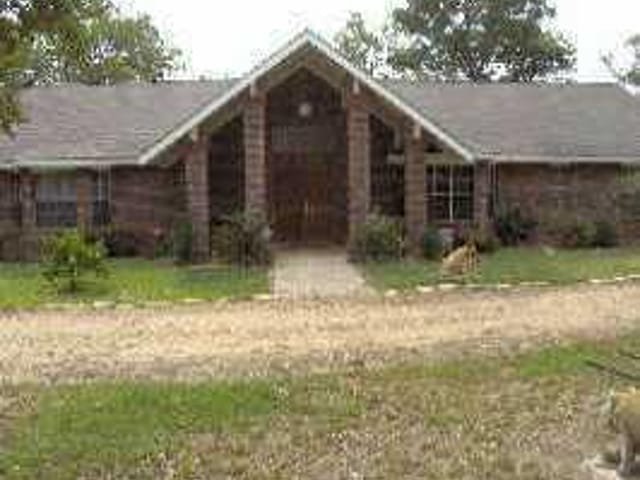 2219 Wolf Run RD