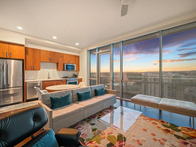 222 West Ave Unit #1908