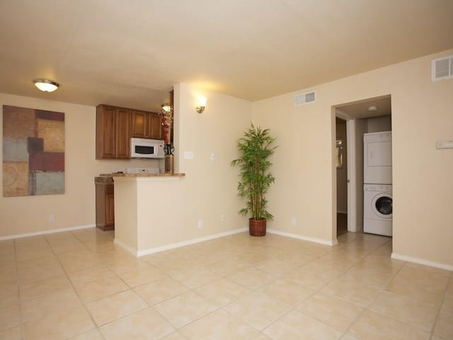 2220 Leon St Unit #101