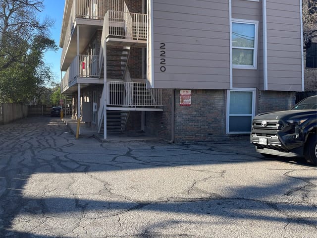 2220 Leon St Unit #103