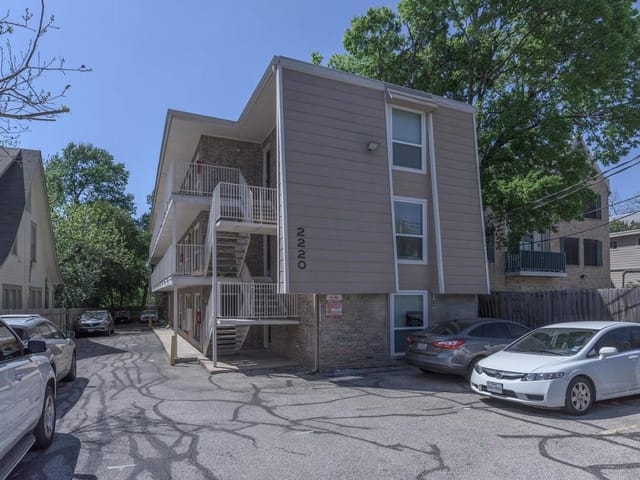 2220 Leon St Unit #201