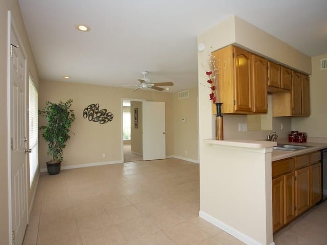 2220 Leon St Unit #303