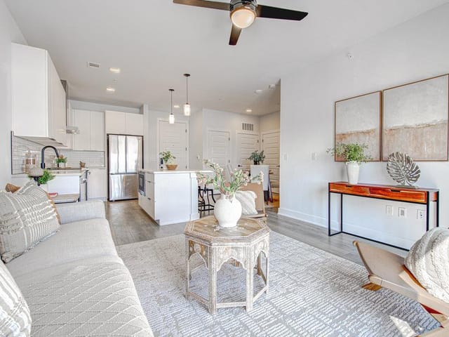 2220 Webberville RD Unit #201