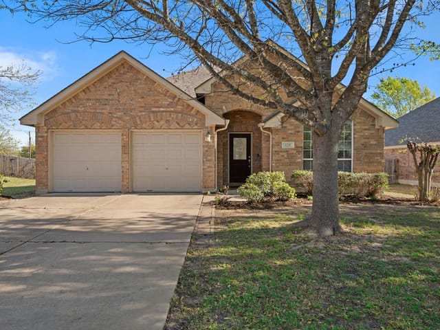 2221 Village View Loop