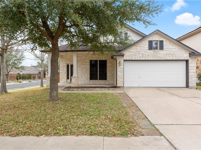 2221 Voyageurs Ln