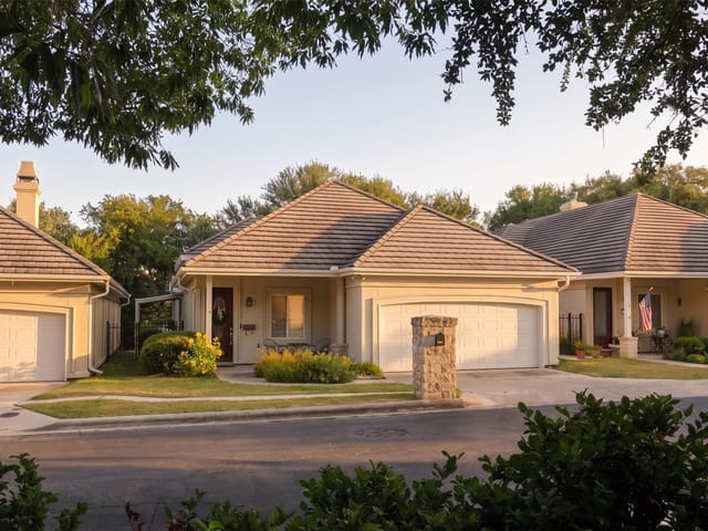 2224 Garden CT