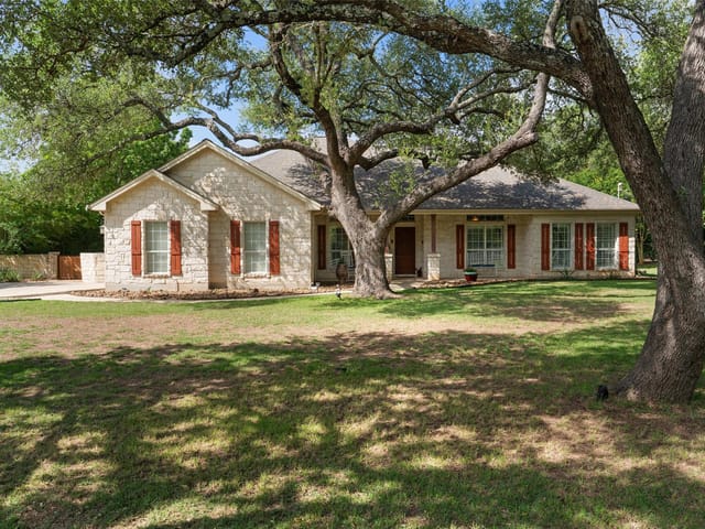 223 E Ridgewood RD