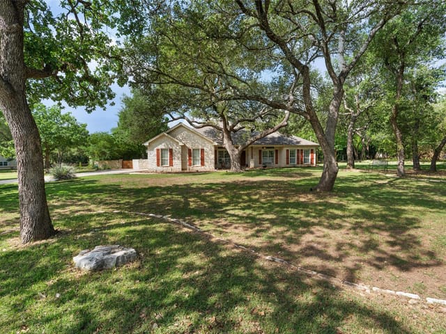 223 E Ridgewood RD