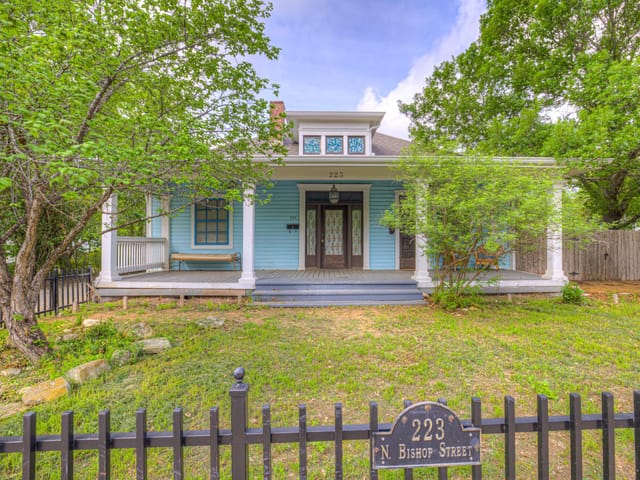 223 N Bishop St