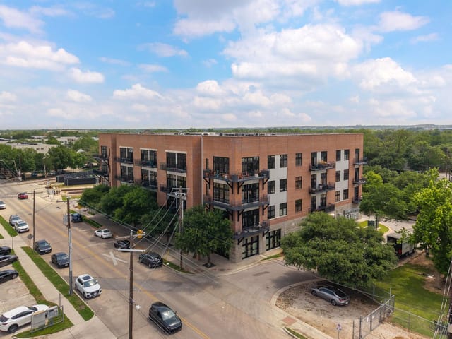 2235 E 6th St Unit #106