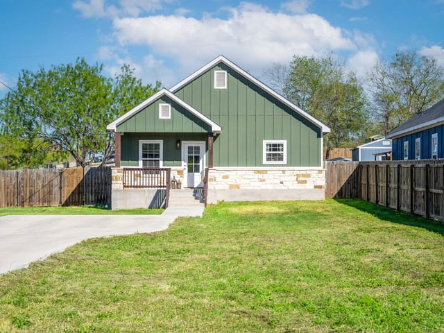 224 Spruce Ave