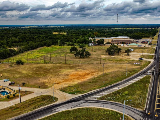 227 N Us Highway 77
