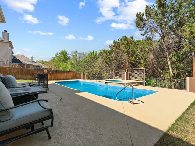 228 Hoot Owl Ln N