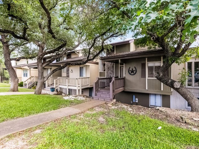 229 Comanche Ln