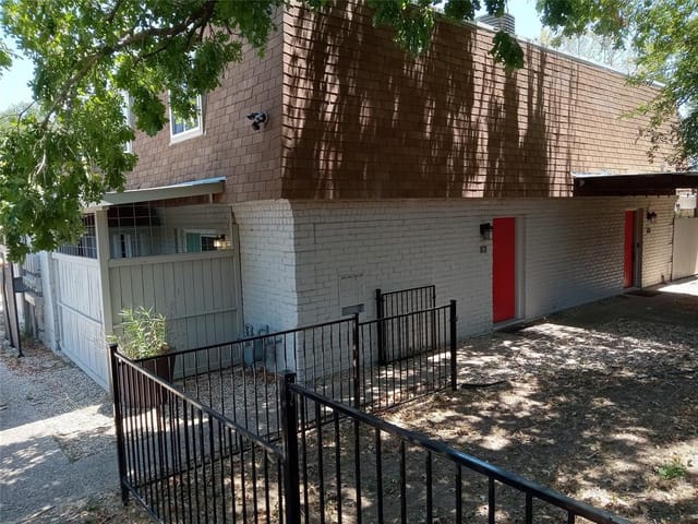 2300 Barton Village CIR