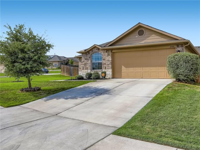 2300 Bettylou Ln