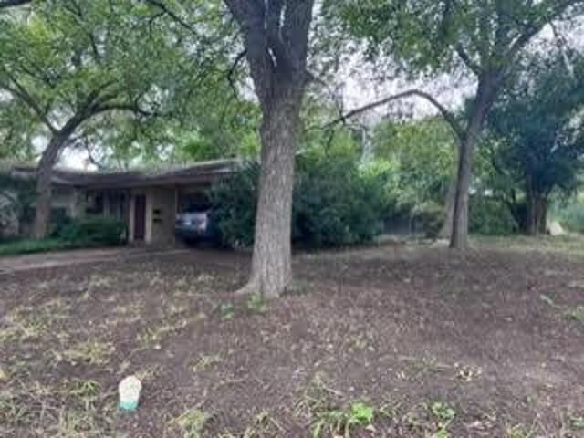 2300 Bluebonnet Ln