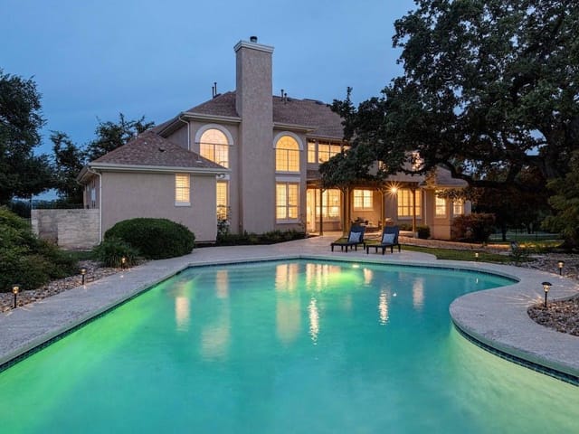 2300 Demona Dr
