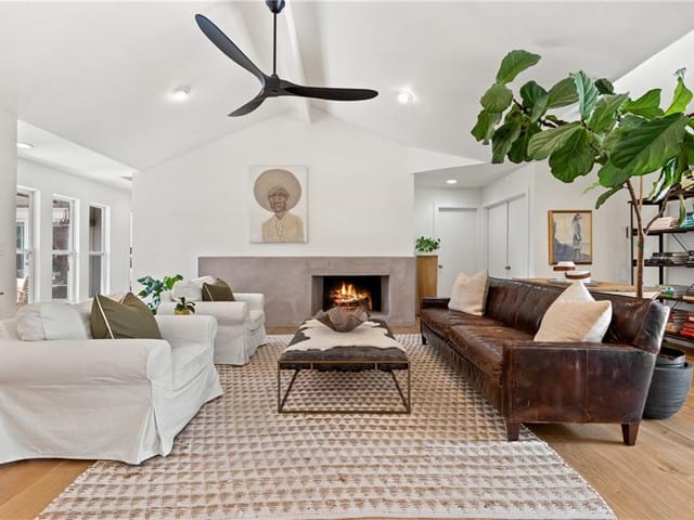 2300 Inverrary Cir