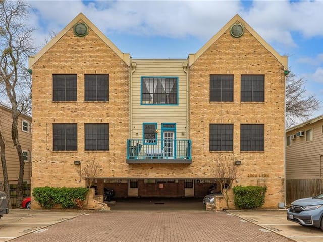 2300 Leon St Unit #102