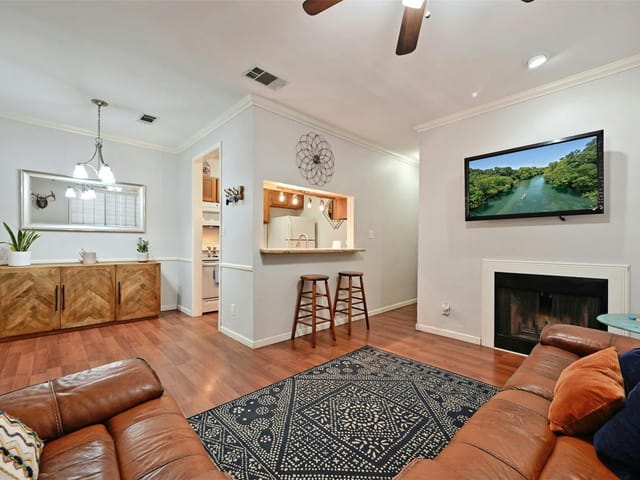 2300 Leon St Unit #103