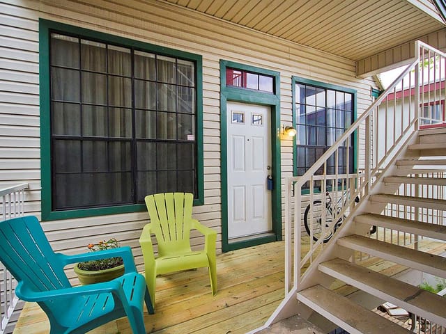 2300 Leon St Unit #202