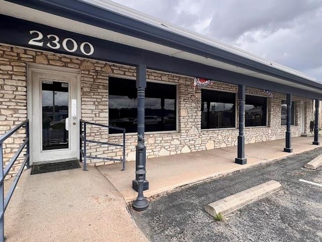 2300 N Us Highway 281